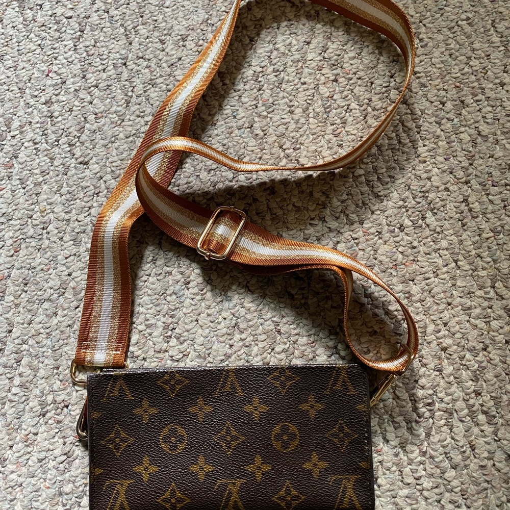 Genuine Louis Vuitton crossbody bag!